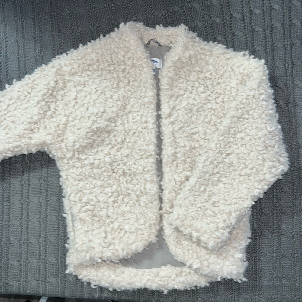 Fuzzy jacket, faux lamb’s wool, hook and eye￼